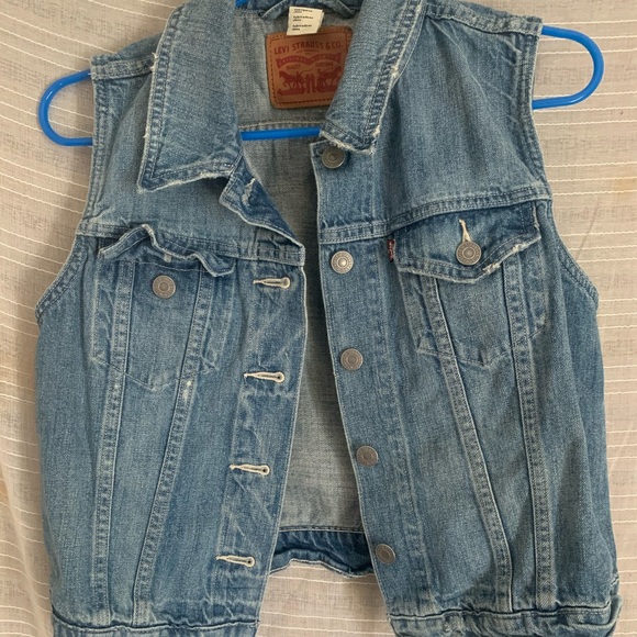 levi's sleeveless jacket